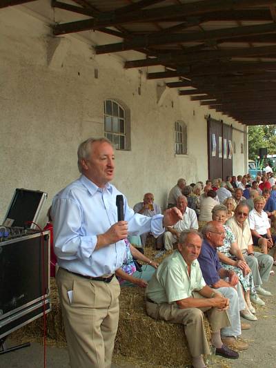 Augenblicke mit HWR - Heinrich-Wilhelm Ronsöhr auf seinem Hoffest in Rennau, 2002