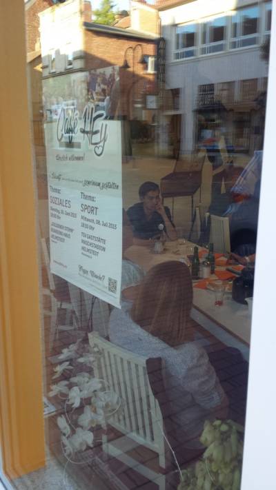 Café HEy Soziales - Blick durch das Schaufenster